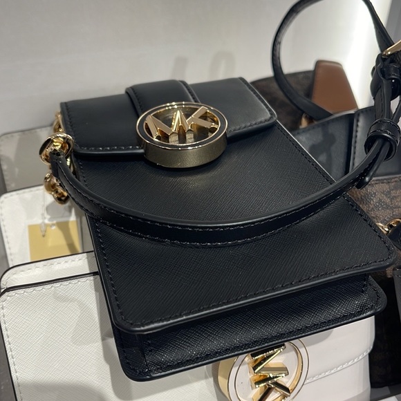 MICHAEL KORS CARMEN SMALL FAUX LEATHER PHONE CROSSBODY BAG - Picture 4 of 16